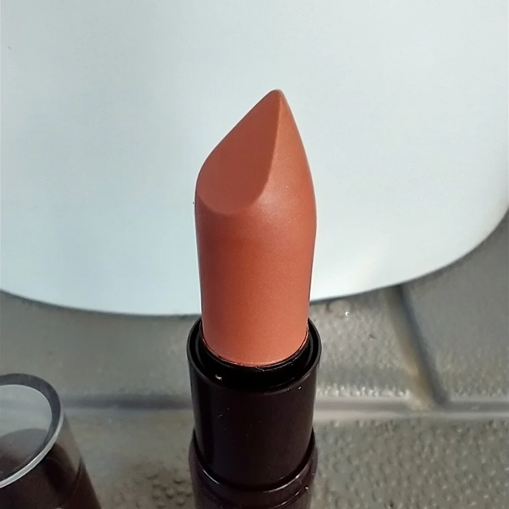 Mineral power by Maybelline 550 sand lipstick